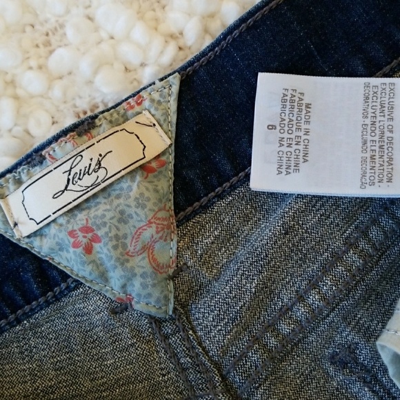 Levi's Jeans Womens Denim High waisted Shorts, Size 6 - Picture 5 of 8